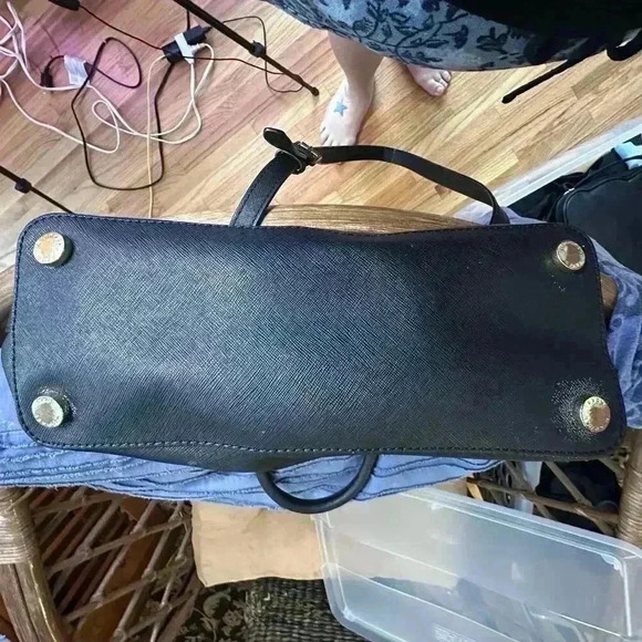 MICHAEL KORS CINDY BLACK SAFFIANO LARGE SATCHEL DOME ESSENTIAL BAG - Picture 4 of 7